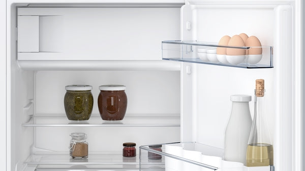 N 50, Built-under fridge with freezer section, 82 x 59.8 cm, flat hinge